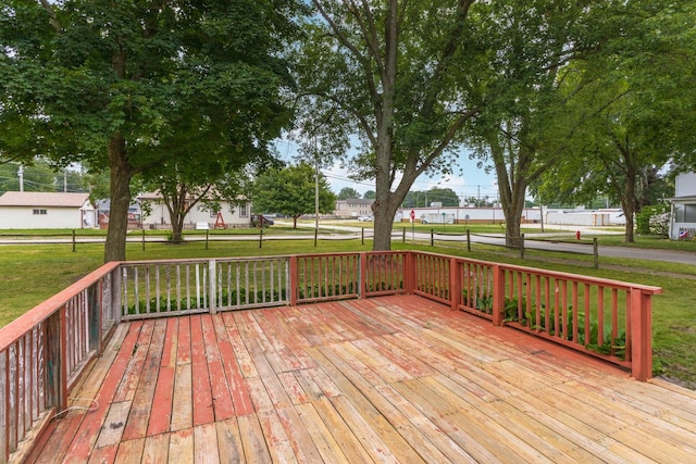 607 W Grant Ave, Pontiac, IL 61764 - wooden deck with a yard