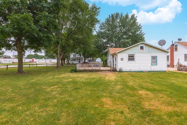607 W Grant Ave, Pontiac, IL 61764 - view of yard featuring a wooden deck