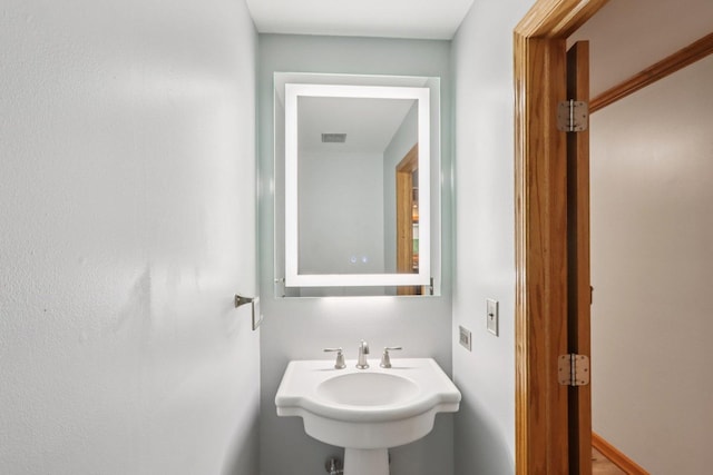 584 Beaconsfield Ave, Naperville, IL 60565 - bathroom featuring a sink