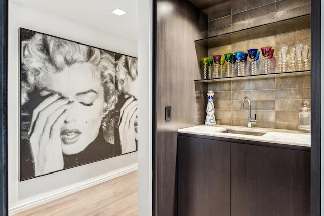 950 N Michigan Ave Unit 4306, Chicago, IL 60611 - indoor wet bar featuring light wood-style floors