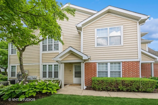 285 Sheffield Dr, Schaumburg, IL 60194 - multi unit property featuring brick siding