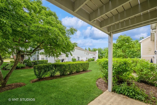 285 Sheffield Dr, Schaumburg, IL 60194 - view of grassy yard