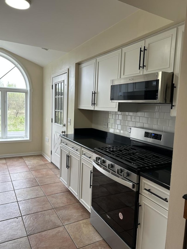 6220 Misty Pines Dr Unit 3, Tinley Park, IL 60477 - kitchen with stainless steel appliances, dark countertops, decorative backsplash, and white cabinetry