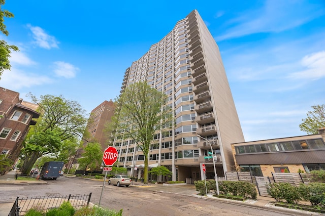 555 W Cornelia Ave Unit 1904, Chicago, IL 60657 - photo 1