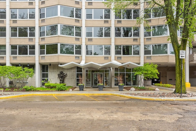 555 W Cornelia Ave Unit 1904, Chicago, IL 60657 - photo 2