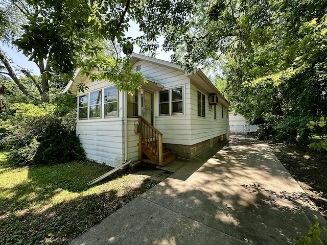 673 Parkway Ave, Elgin, IL 60120 - view of front of property with entry steps
