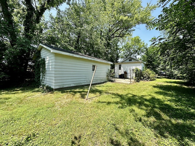 673 Parkway Ave, Elgin, IL 60120 - view of grassy yard featuring an outdoor structure