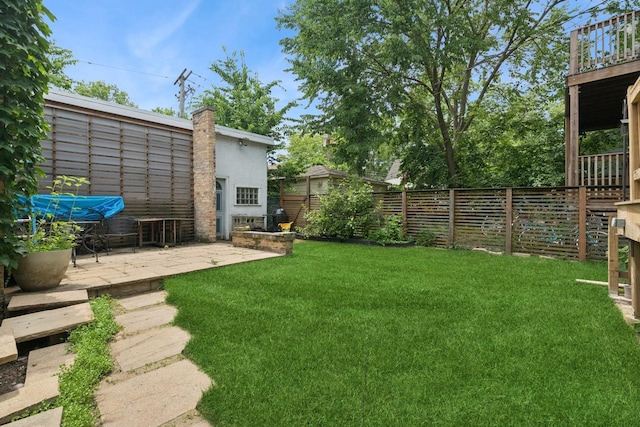 1006 Foster St, Evanston, IL 60201 - fenced backyard with a patio