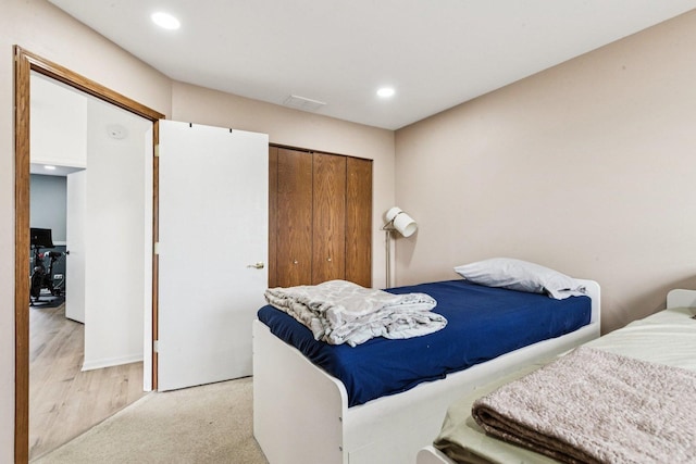515 Declaration Ln Unit 1401, Aurora, IL 60502 - bedroom featuring a closet, recessed lighting, and light carpet