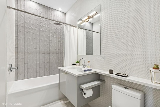 2237 N Hoyne Ave Unit 3S, Chicago, IL 60647 - full bath with vanity and shower / tub combo