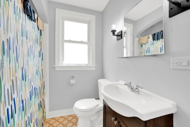 3209 S Harding Ave, Chicago, IL 60623 - full bath with vanity and curtained shower