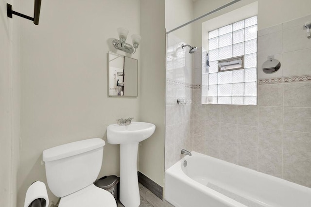 3209 S Harding Ave, Chicago, IL 60623 - full bath with toilet and  shower combination