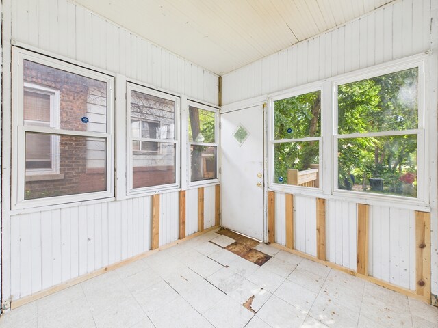 8015 S Paxton Ave, Chicago, IL 60617 - unfurnished sunroom with healthy amount of natural light