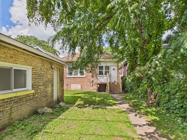 8015 S Paxton Ave, Chicago, IL 60617 - view of green lawn