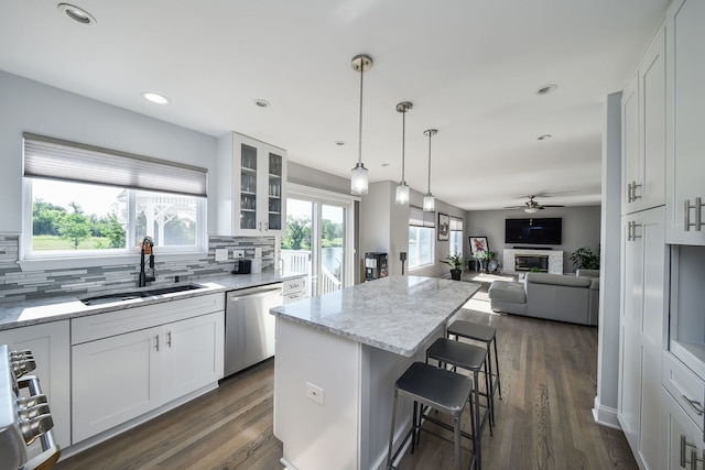 3142 Bennett Pl, Aurora, IL 60502 - kitchen with dishwasher, a kitchen breakfast bar, backsplash, a kitchen island, and a ceiling fan