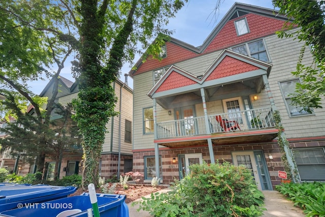 4721 S Woodlawn Ave Unit E, Chicago, IL 60615 - victorian house with a balcony