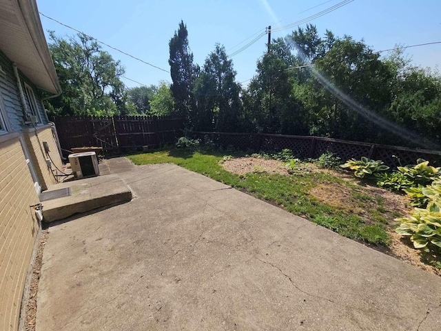 75 Bode Rd, Hoffman Estates, IL 60169 - fenced backyard featuring a patio