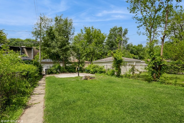 7226 S Rhodes Ave, Chicago, IL 60619 - view of yard featuring a patio area
