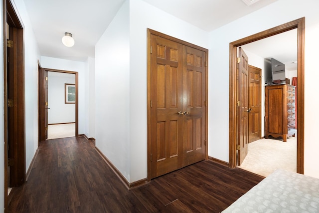 1386 Old Dominion Ct, Naperville, IL 60540 - corridor featuring dark wood-style floors and baseboards