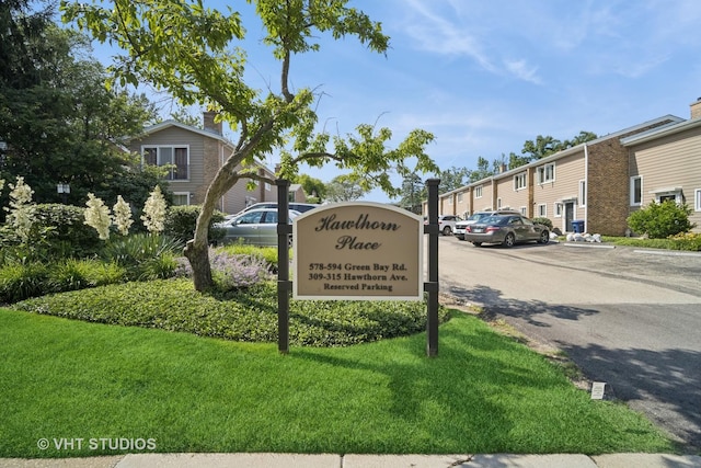 313 Hawthorn Ave Unit F, Glencoe, IL 60022 - community sign with uncovered parking, a lawn, and a residential view