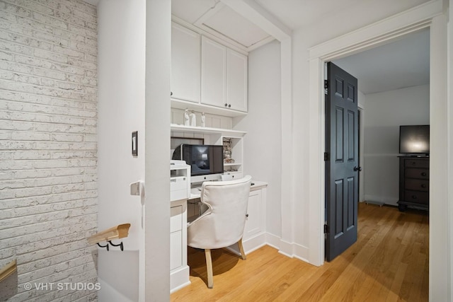 313 Hawthorn Ave Unit F, Glencoe, IL 60022 - office space featuring light wood-style floors and baseboards