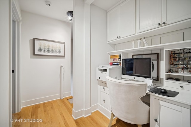 313 Hawthorn Ave Unit F, Glencoe, IL 60022 - home office with light wood finished floors and baseboards
