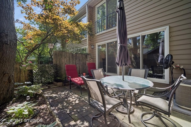313 Hawthorn Ave Unit F, Glencoe, IL 60022 - view of patio with outdoor dining area