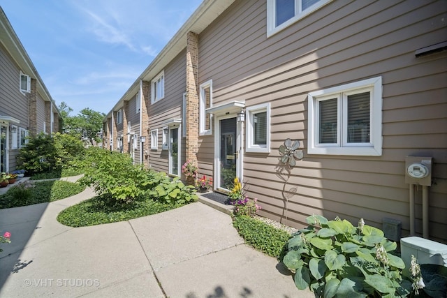 313 Hawthorn Ave Unit F, Glencoe, IL 60022 - property entrance