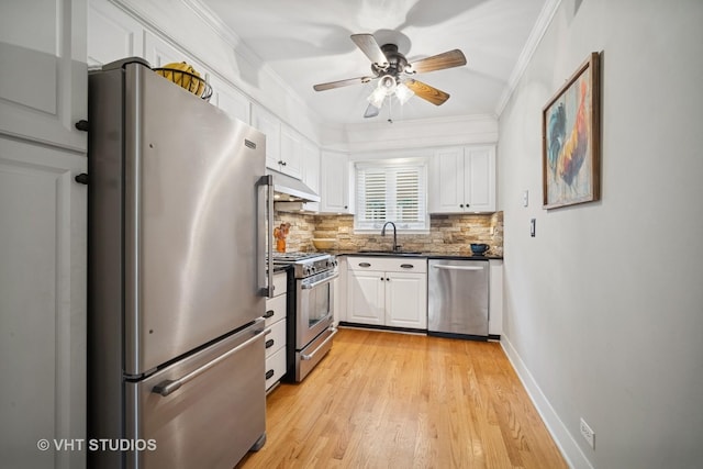 313 Hawthorn Ave Unit F, Glencoe, IL 60022 - kitchen featuring stainless steel appliances, dark countertops, white cabinetry, crown molding, and decorative backsplash