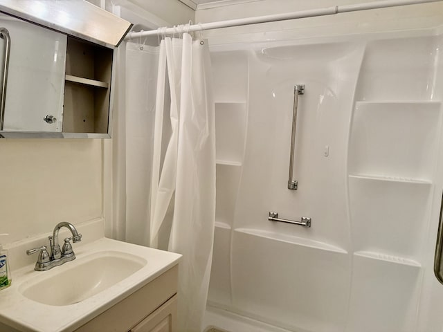 2503 Main St, Peru, IL 61354 - bathroom featuring a shower with curtain and vanity
