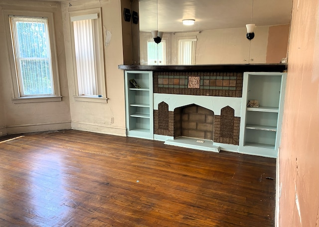 108 W 81st St, Chicago, IL 60620 - unfurnished living room featuring wood finished floors and built in shelves