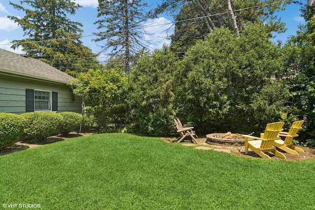 401 S Carlyle Pl, Arlington Heights, IL 60004 - view of green lawn with an outdoor fire pit