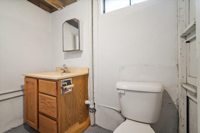 710 W Walnut St, Bloomington, IL 61701 - half bath featuring vanity and toilet