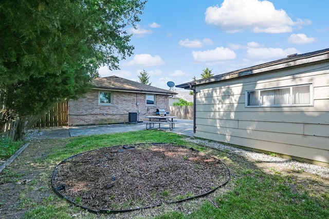 7010 W 72nd St, Chicago, IL 60638 - view of yard featuring a patio area