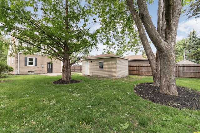 1225 Highridge Pkwy, Westchester, IL 60154 - view of yard with an outbuilding