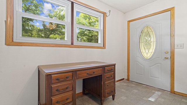 8033 S Pine St, Dixon, IL 61021 - entryway with baseboards