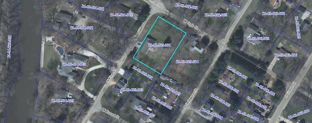 8033 S Pine St, Dixon, IL 61021 - aerial map of property and surrounding area with property parcel outlined