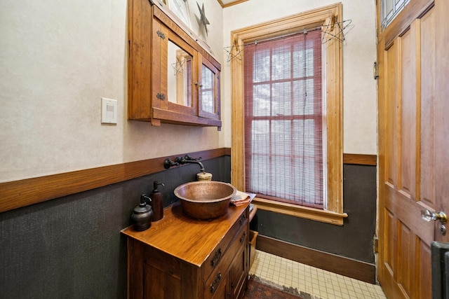 7246 N Oleander Ave, Chicago, IL 60631 - bathroom featuring vanity