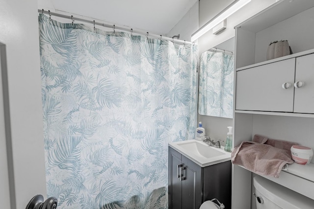 4918 S Luna Ave, Chicago, IL 60638 - bathroom featuring vanity and a shower with curtain