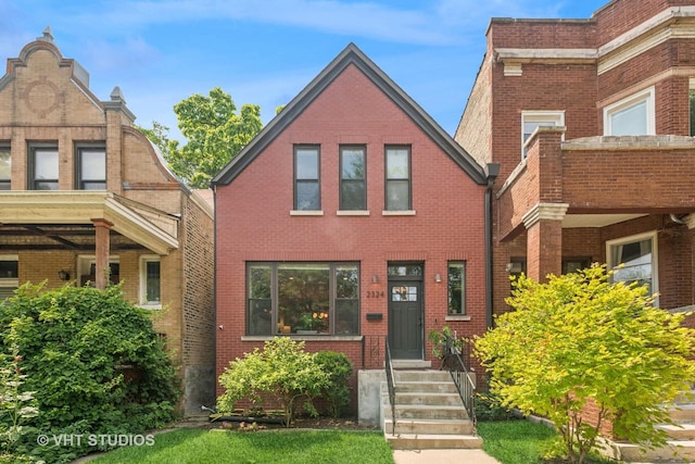 2324 N Sawyer Ave, Chicago, IL 60647 - photo 1