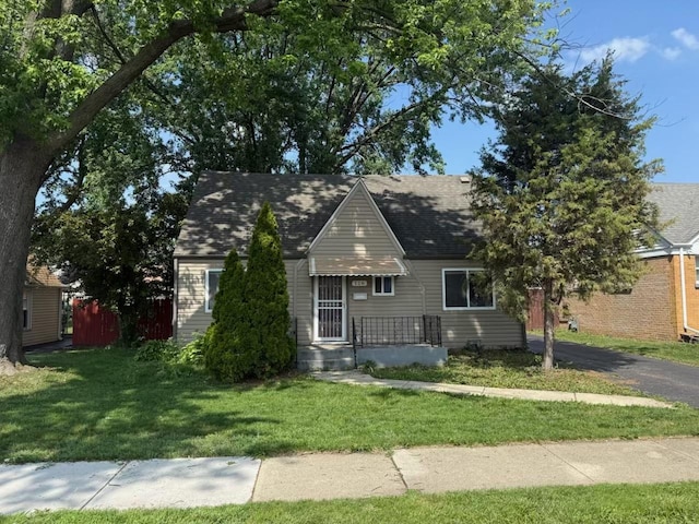 116 S Harold Ave, Northlake, IL 60164 - view of front of house featuring a front yard and a shingled roof