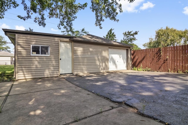 116 S Harold Ave, Northlake, IL 60164 - garage with driveway