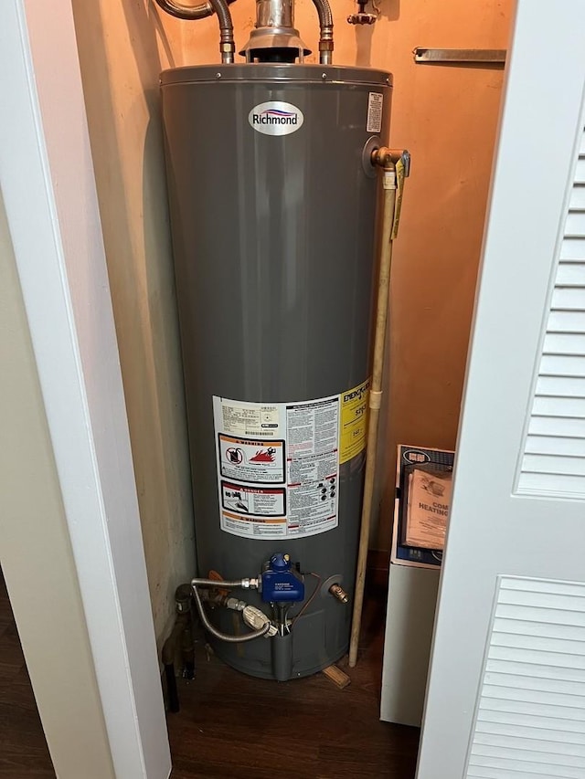 17225 Laflin Ave, East Hazel Crest, IL 60429 - utility room featuring water heater