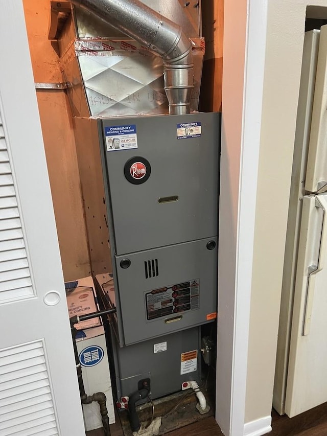17225 Laflin Ave, East Hazel Crest, IL 60429 - utility room featuring heating unit