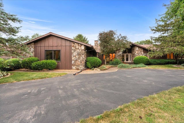 25316 E 1100 N Rd, Downs, IL 61736 - mid-century inspired home featuring stone siding, board and batten siding, and a chimney