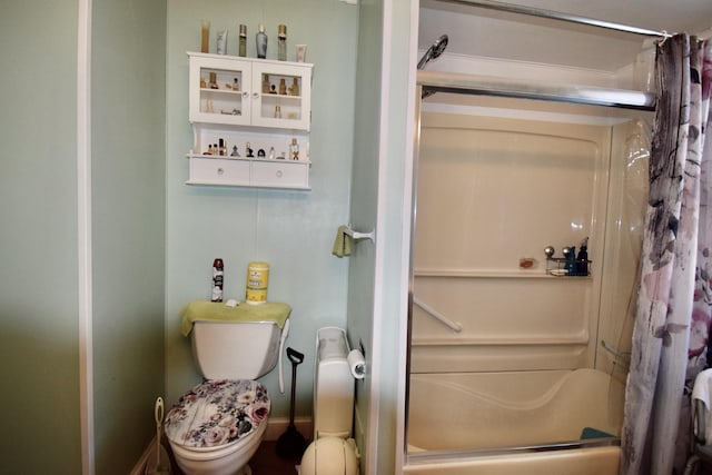915 W Olive St, Bloomington, IL 61701 - full bath with a shower with curtain and toilet