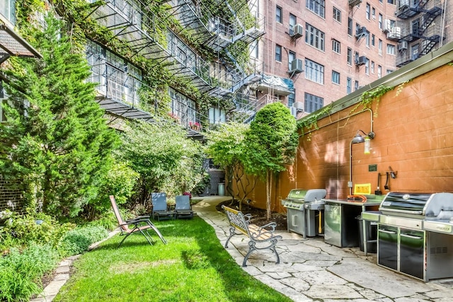 3800 N Lake Shore Dr Unit 1B, Chicago, IL 60613 - view of green lawn with a patio