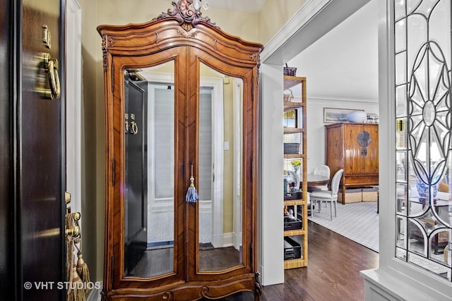 3800 N Lake Shore Dr Unit 1B, Chicago, IL 60613 - foyer entrance with dark wood-style floors and ornamental molding