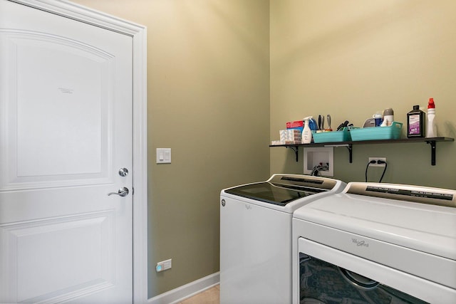 4100 Coyote Lakes Cir, Lake In The Hills, IL 60156 - laundry room with washer and dryer and baseboards