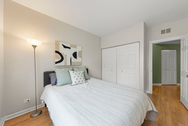 931 Mesa Dr, Elgin, IL 60123 - bedroom featuring light wood-style flooring and a closet